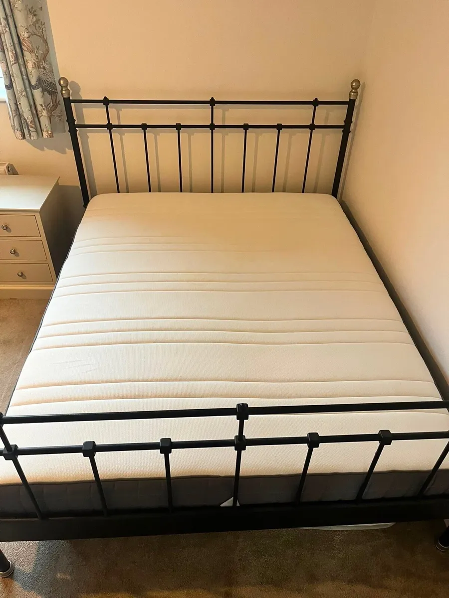 King size bed - Image 3