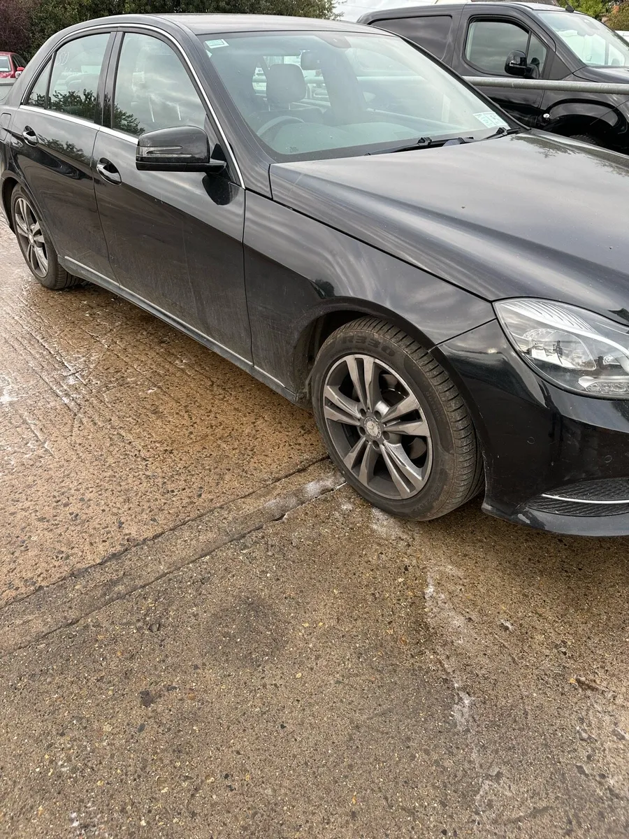 2014  Mercedes E220 cdi - Image 2