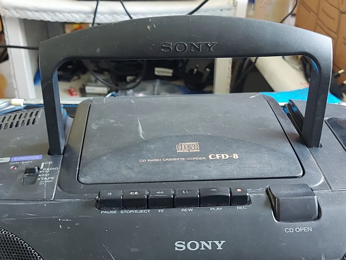 SONY CD Radio Cassette-Corder, Model No. CFD-8 - Image 3
