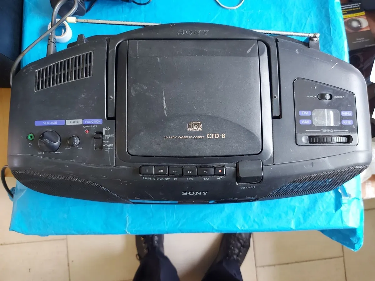 SONY CD Radio Cassette-Corder, Model No. CFD-8 - Image 4