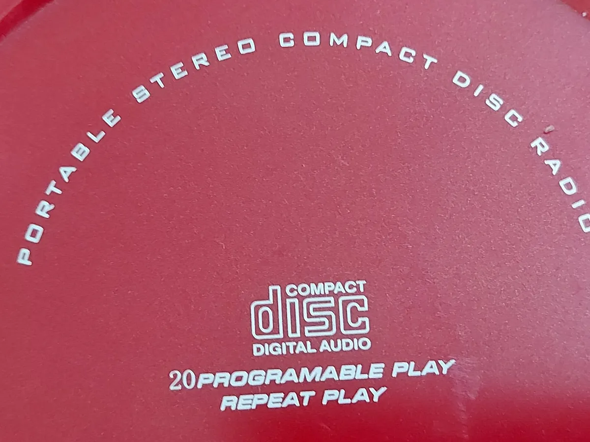 Bench Portable CD Player with Radio, Model KH222 - Image 3