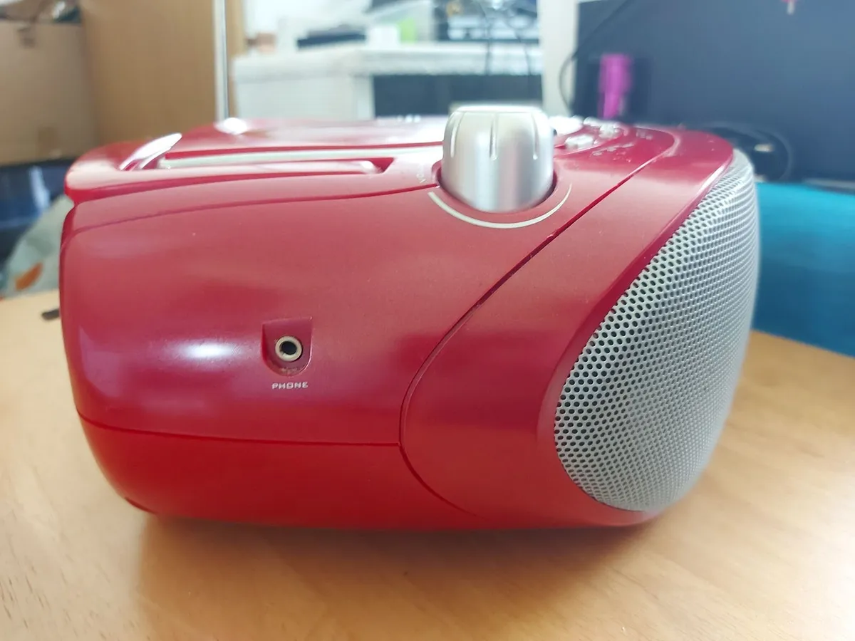 Bench Portable CD Player with Radio, Model KH222 - Image 4