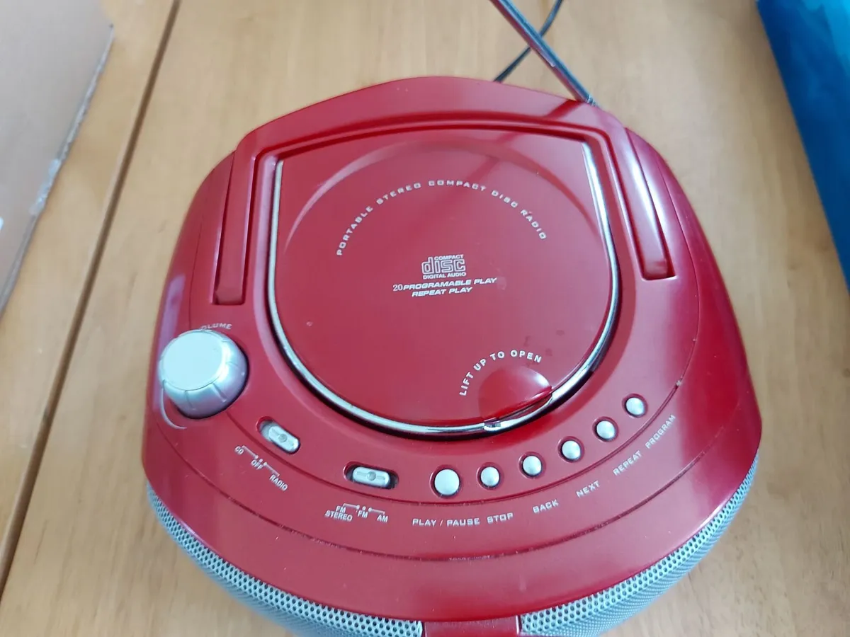 Bench Portable CD Player with Radio, Model KH222 - Image 2