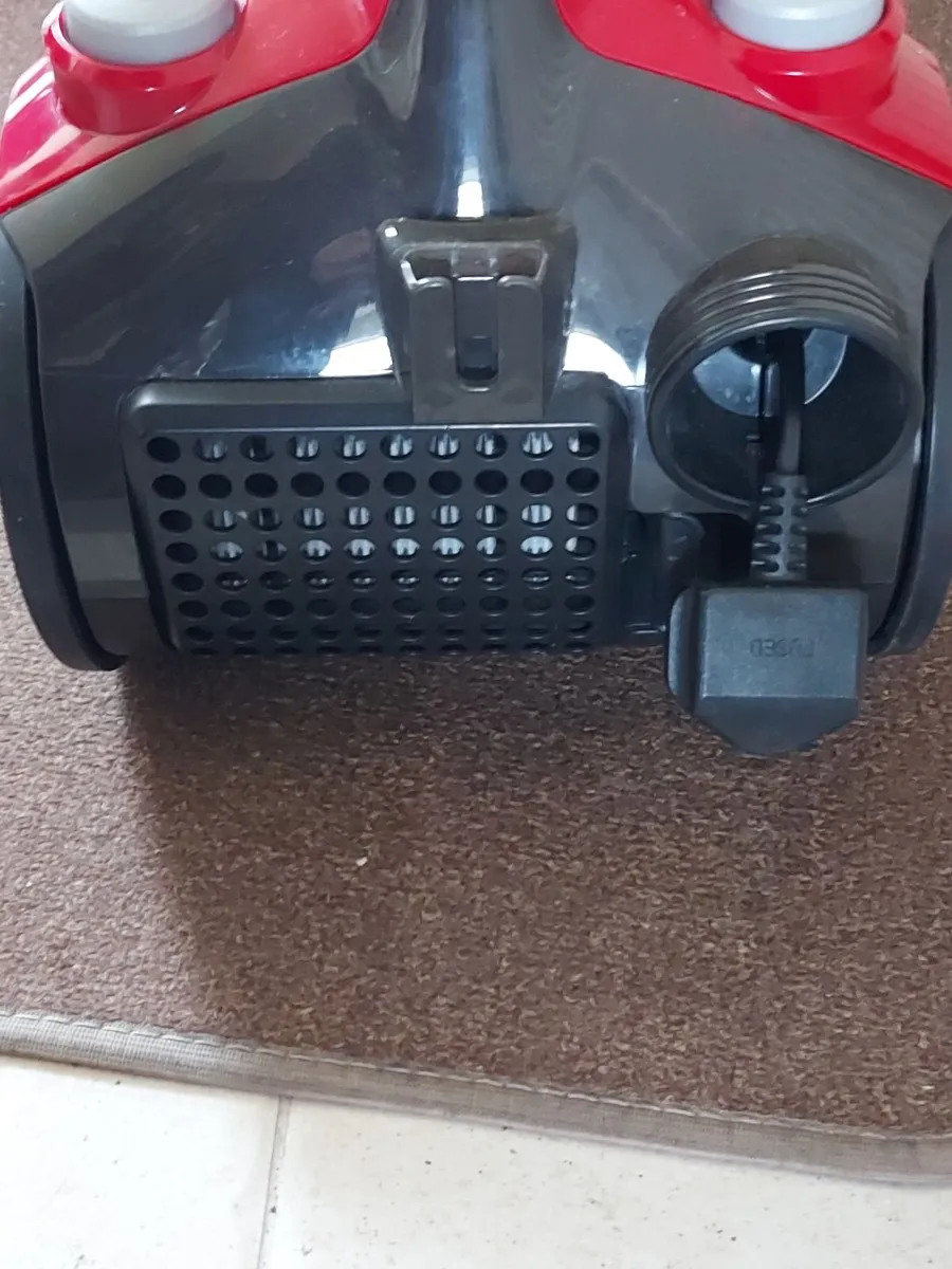 Essentials Vacuum Cleaner Model No. C700VC18 - Image 3