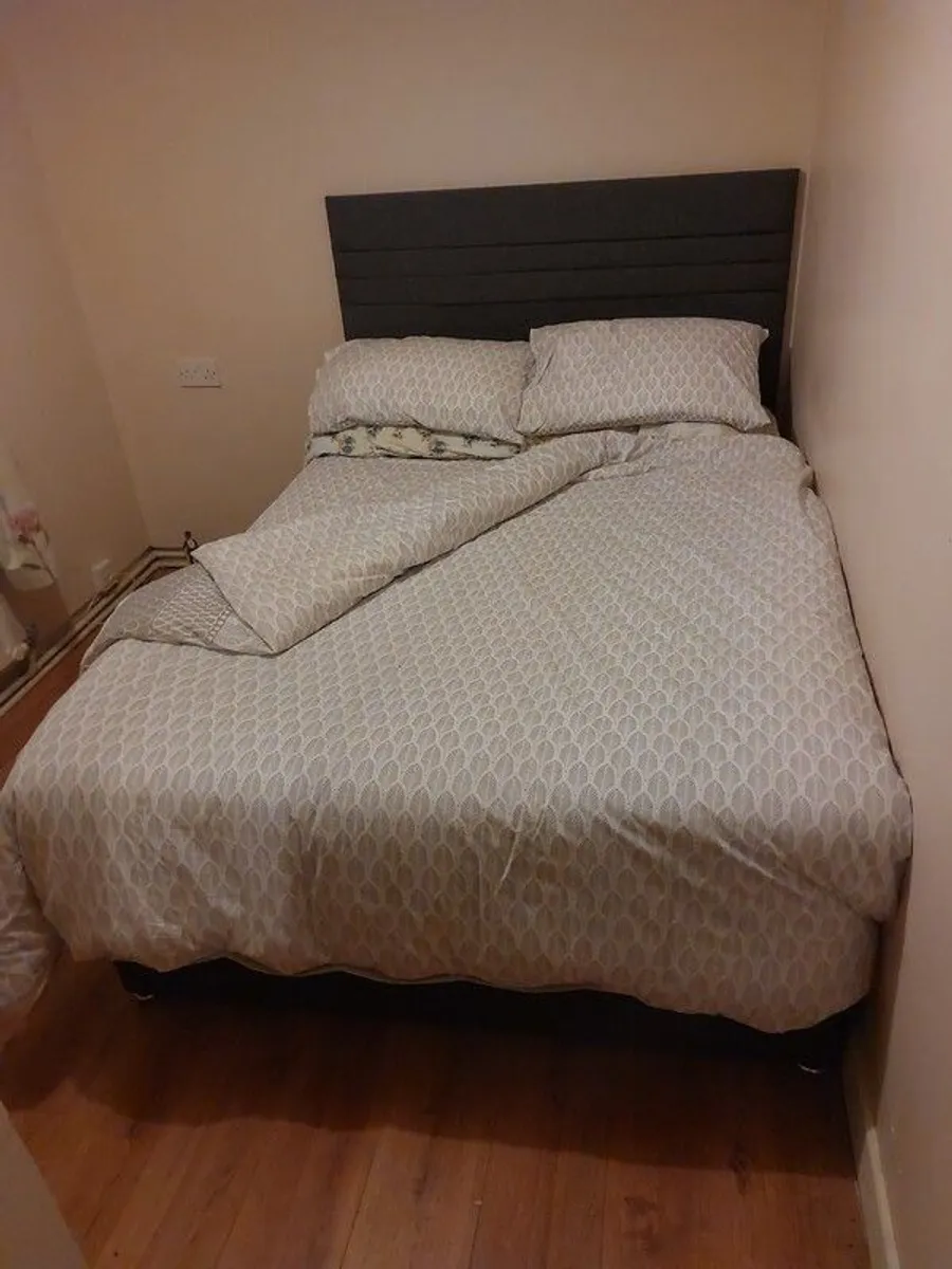 Bedroom clear out due to renovation. - Image 1