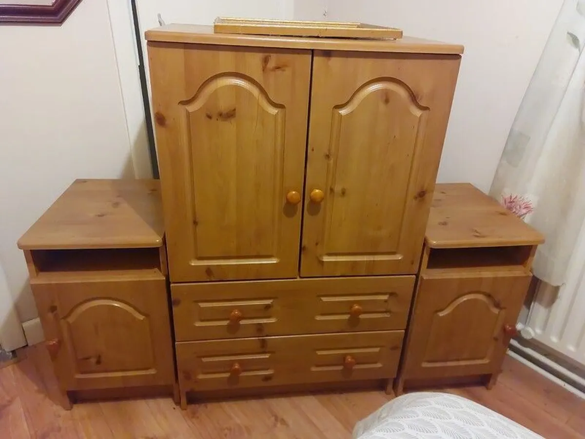 Bedroom clear out due to renovation. - Image 2