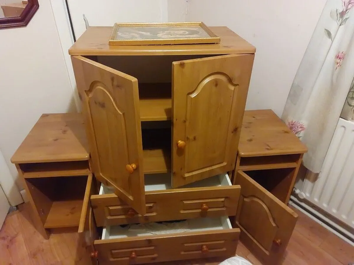 Bedroom clear out due to renovation. - Image 3