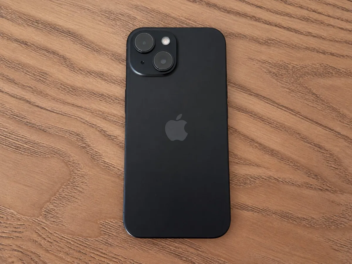 iPhone 15 Black 128GB – As New, Original Box - Image 3