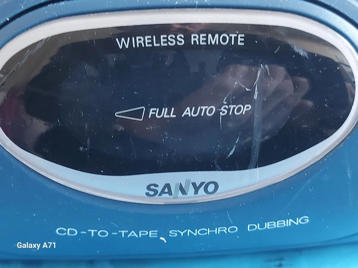 SANYO Portable Stereo Music System, MCD-Z155L - Image 3