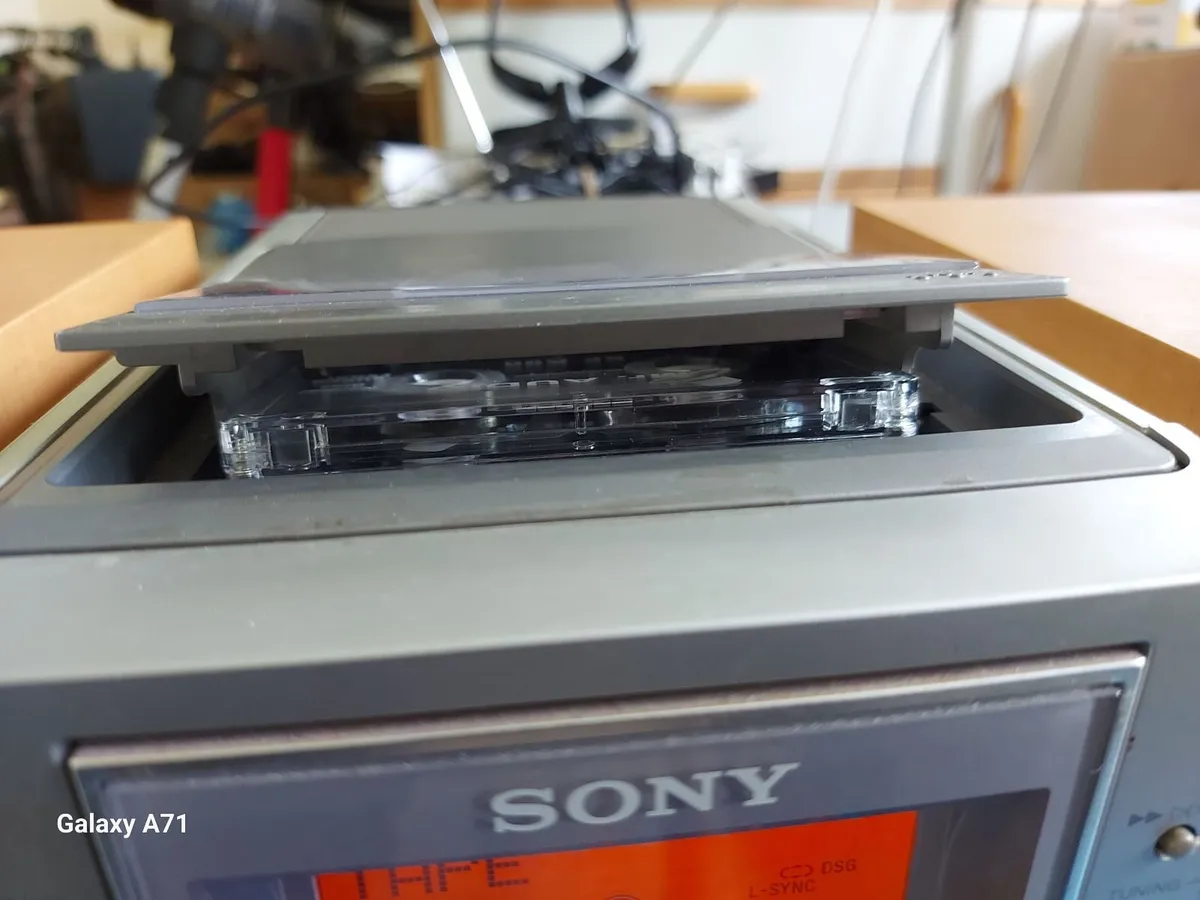 Sony CMT-M100MD Hifi Stereo System with MINI DISC - Image 2