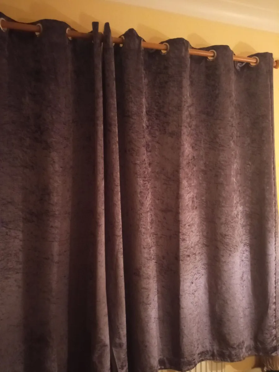 Curtains - Image 2
