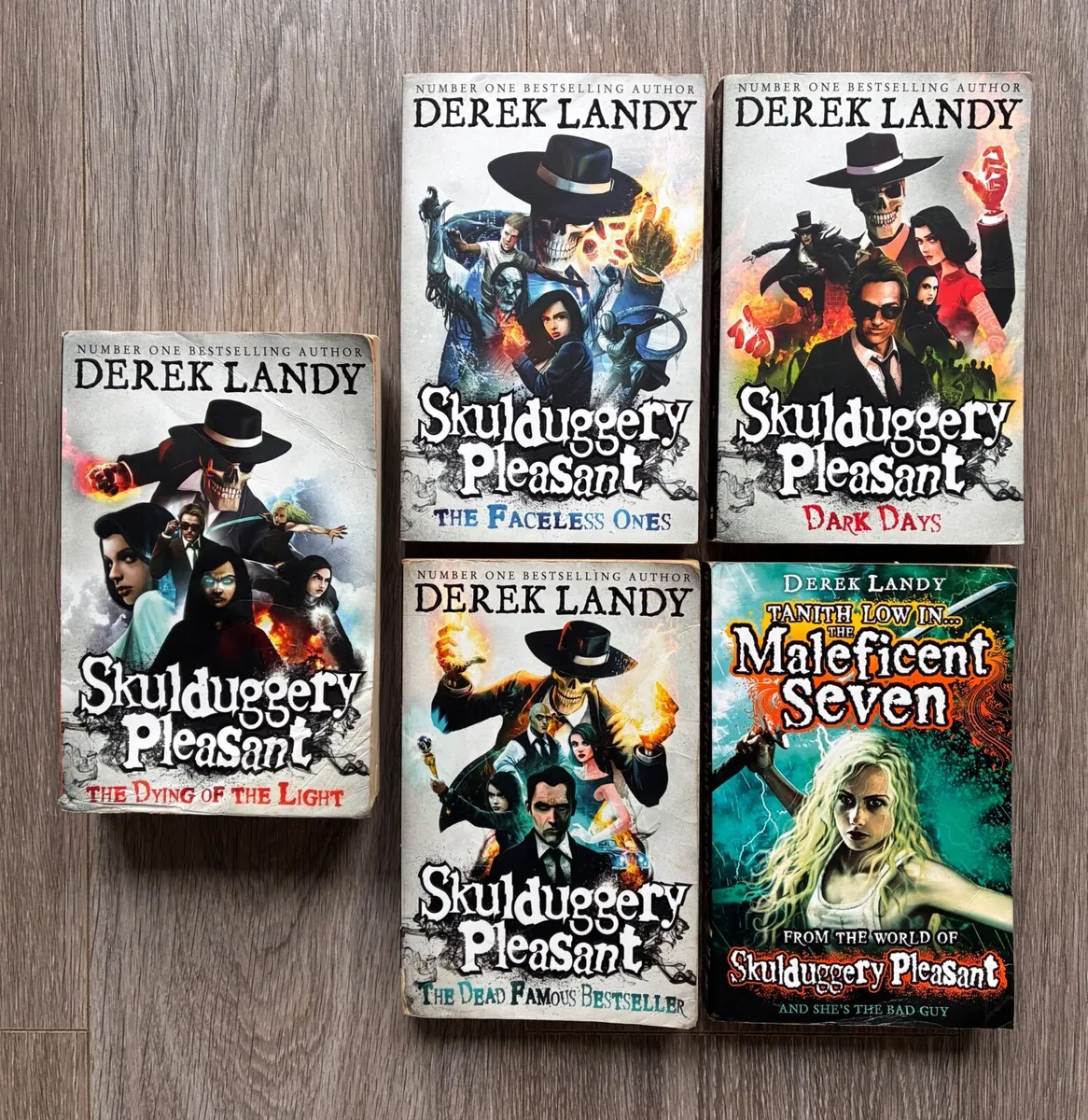 Skulduggery Pleasant Book Bundle (4 Books + 1 FREE - Image 1