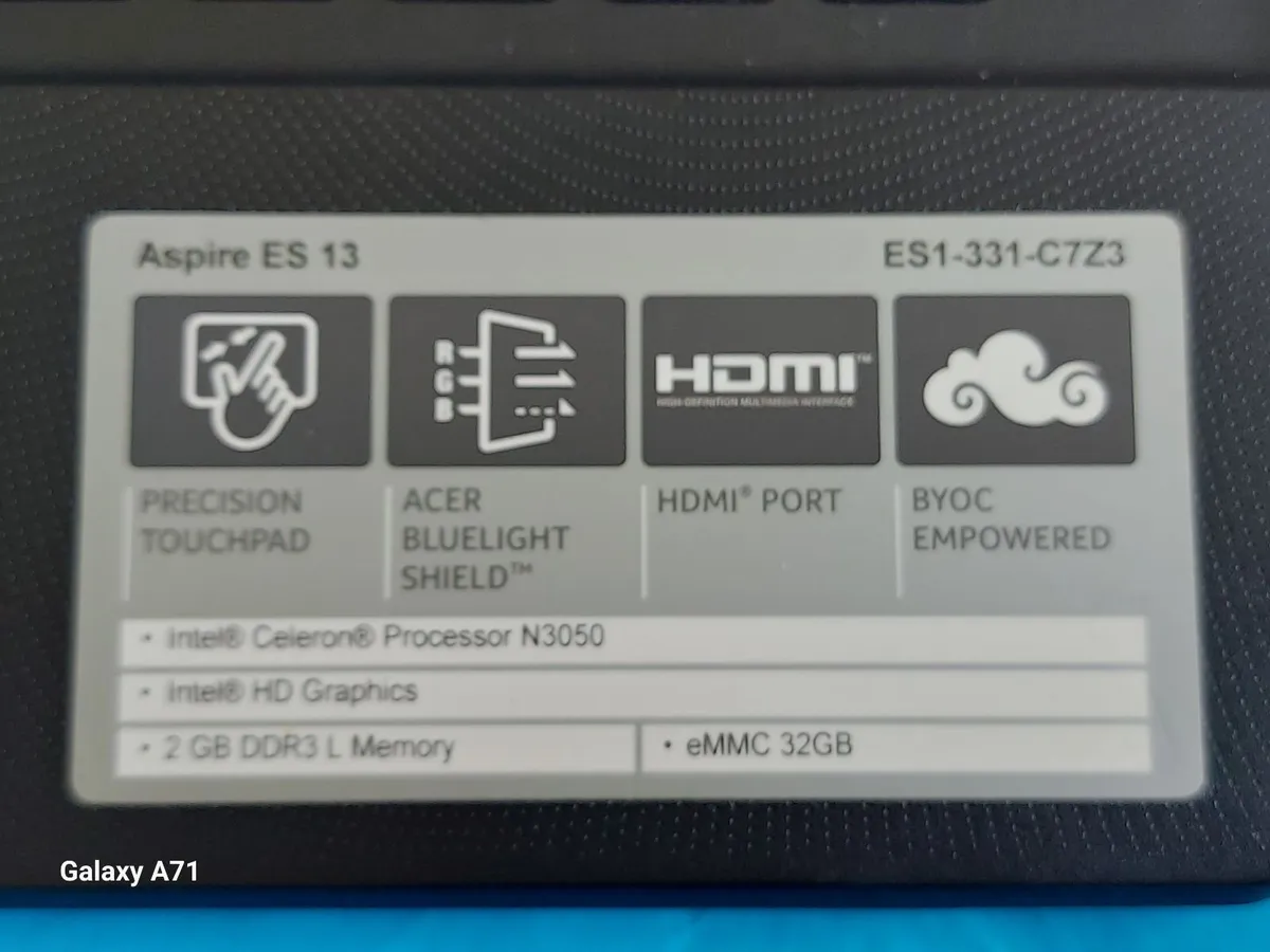ACER Aspire Laptop ES 13, 4GB Ram, 32GB HDD, Win 8 - Image 2