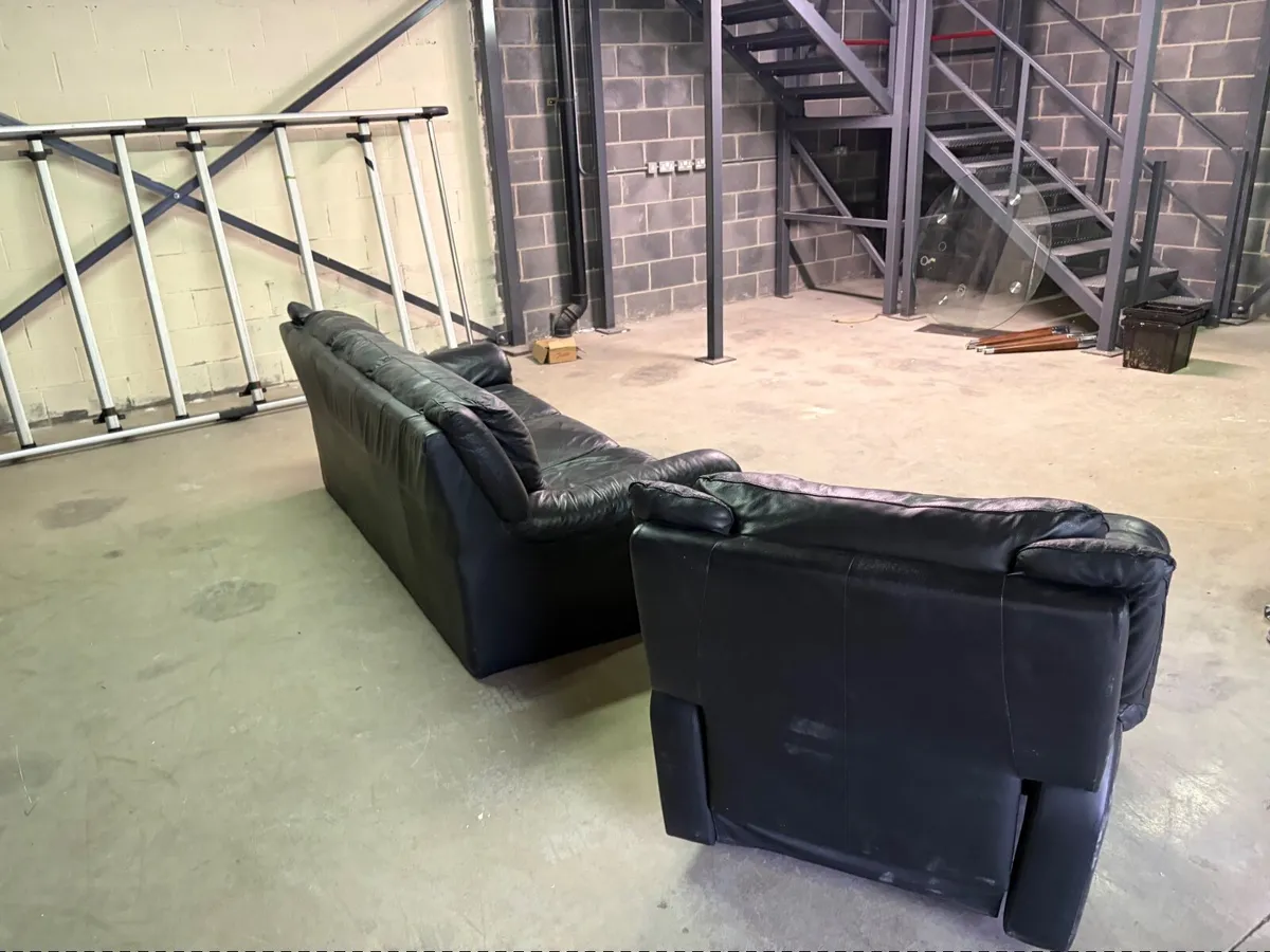 Free couch - Image 1