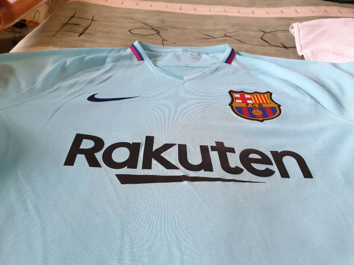 Barcelona Football Club Away Jersey 2017 to 2018 M - Image 4