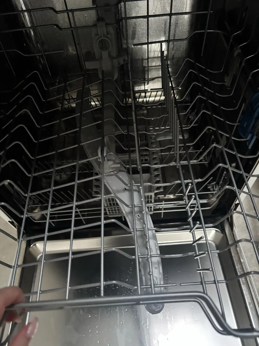 Indesit freestanding dishwasher - Image 3