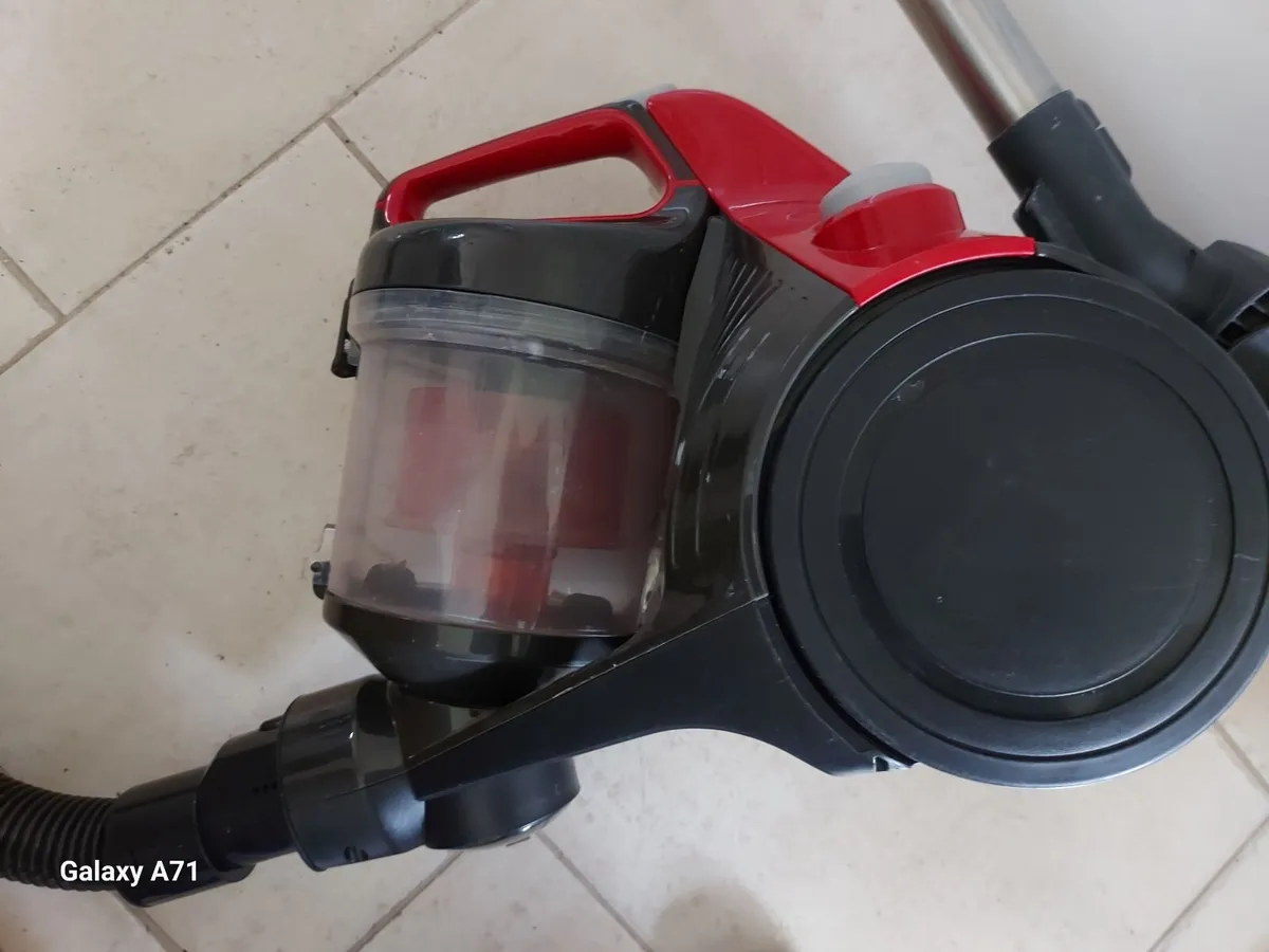 Essentials Vacuum Cleaner Model C700VC18, in excel - Image 2