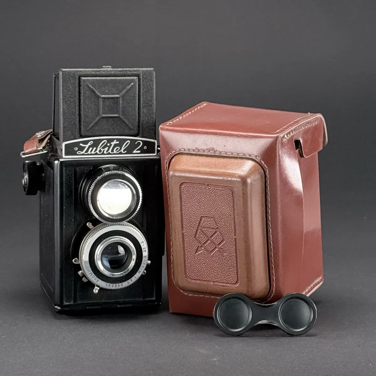 Lubitael 2 LOMO 6x6 TLR camera - Image 1