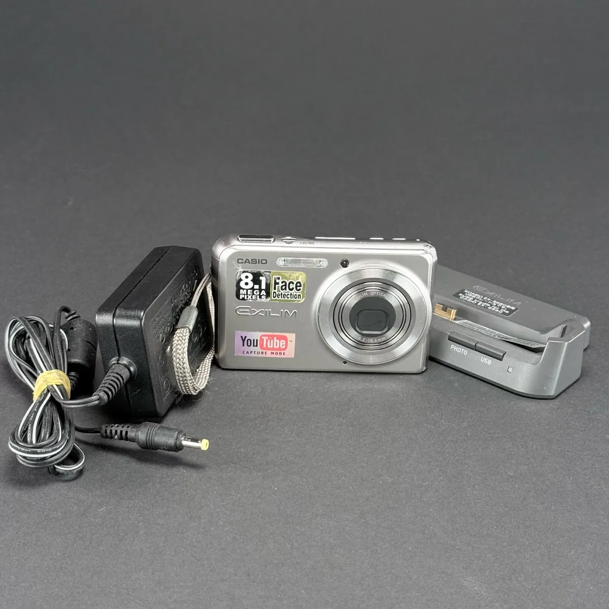 Casio Exilim EX-S880 digital camera - Image 2