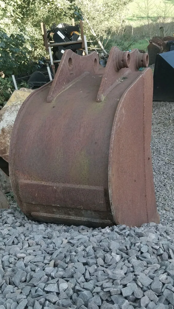 HITACHI 6 TON DIGGER BUCKET - Image 2