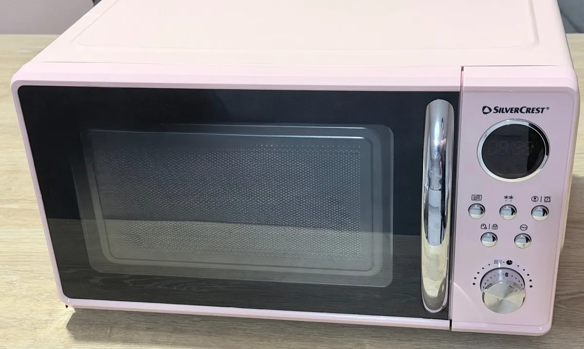 Microwave (Pink Silvercrest) - Image 1