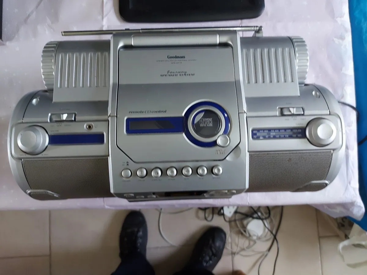 GOODMANS Stereo MW-FM CD, Model GPS 327R - Image 2