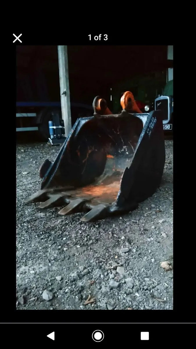 HITACHI 6 TON DIGGER BUCKET - Image 1