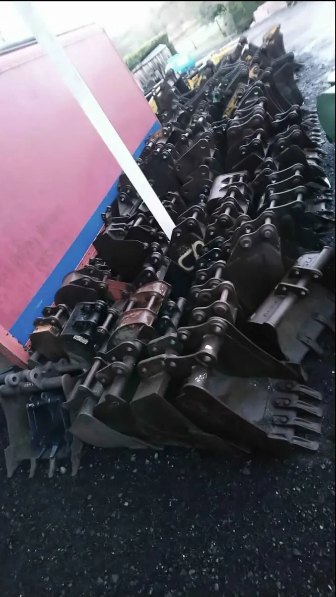 HITACHI 6 TON DIGGER BUCKET - Image 3