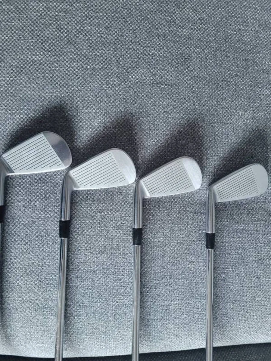 Mizuno and Taylormade Golf Clubs for sale - Image 2