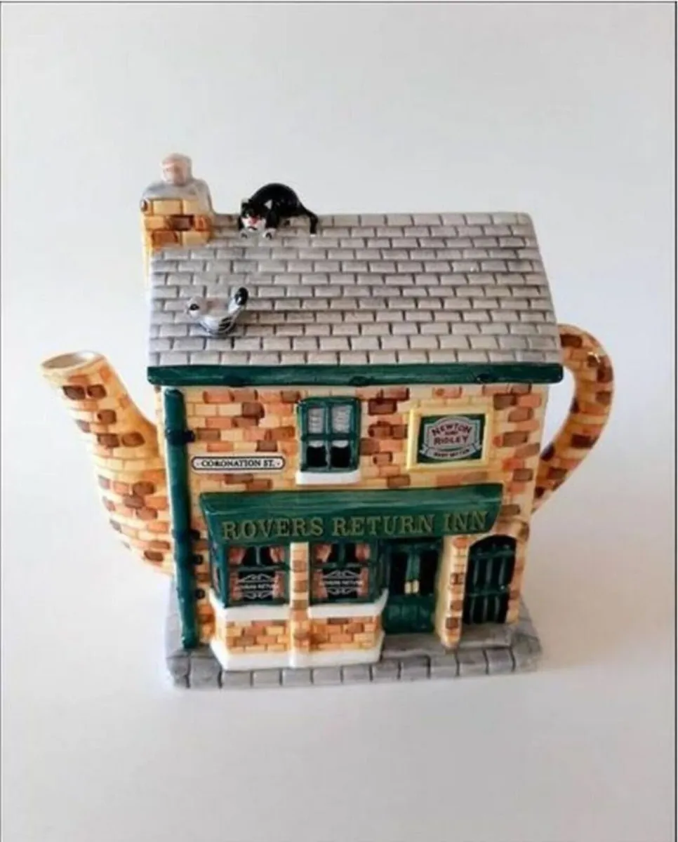 Coronation Street - Rovers Return - Teapot - Image 4
