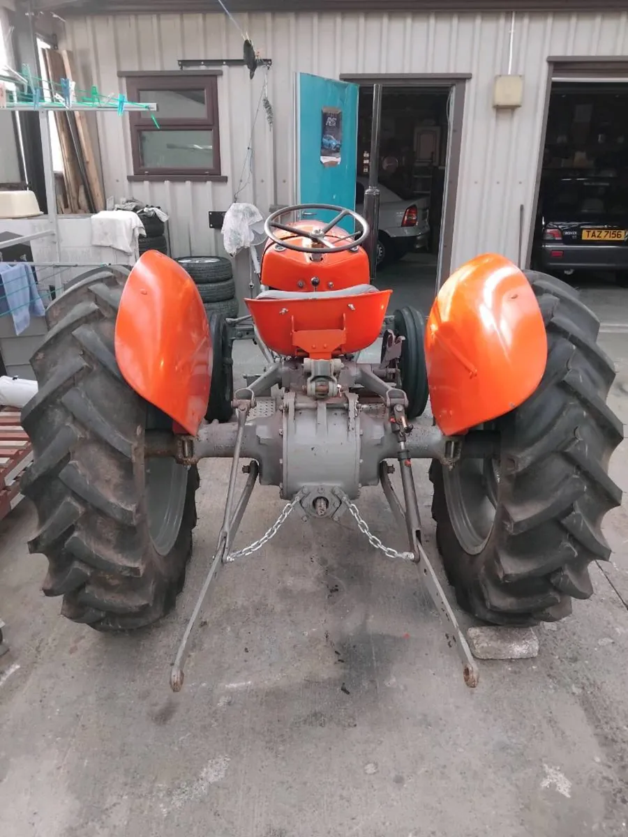 Vintage tractors - Image 2