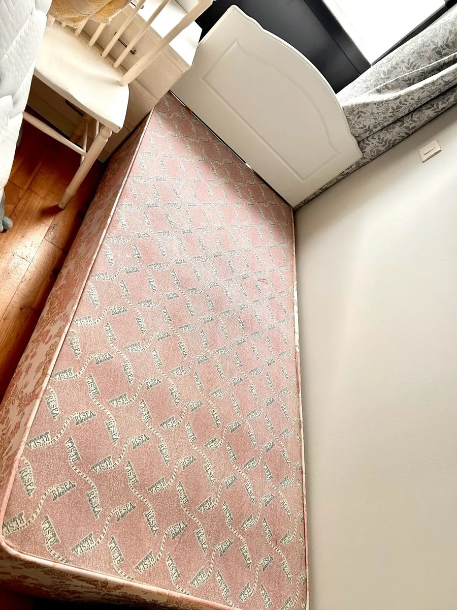 Two single beds [FREE] - Image 1