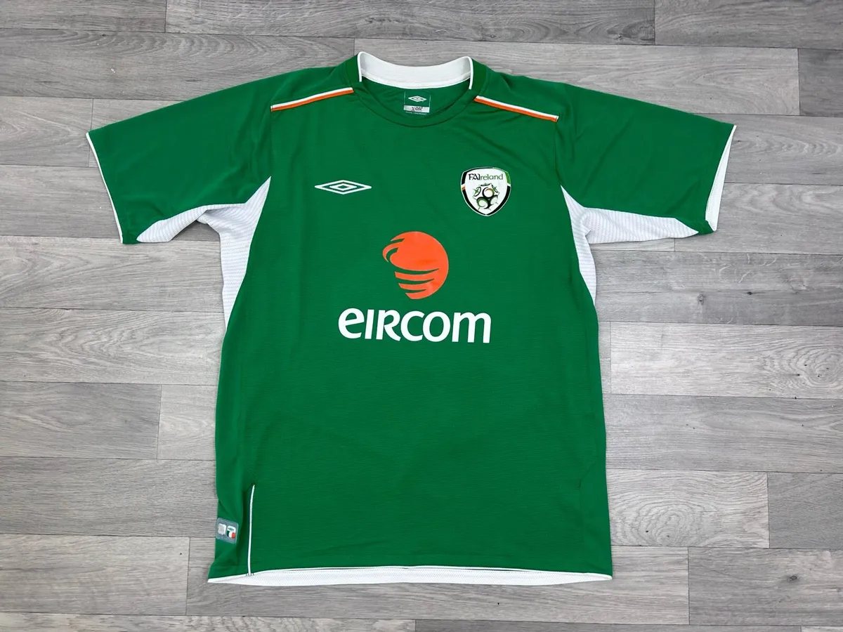 Vintage 2004 Umbro Ireland Home Jersey Shirt M - Image 1