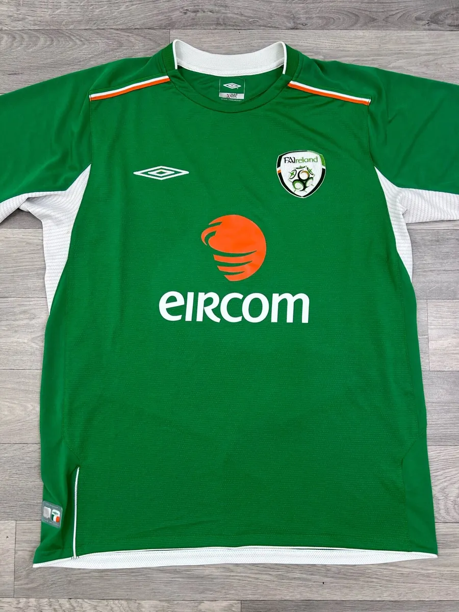 Vintage 2004 Umbro Ireland Home Jersey Shirt M - Image 2