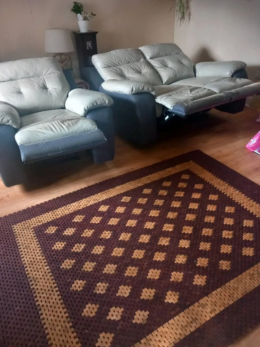 Electric recliners with usb quick sell - Image 2