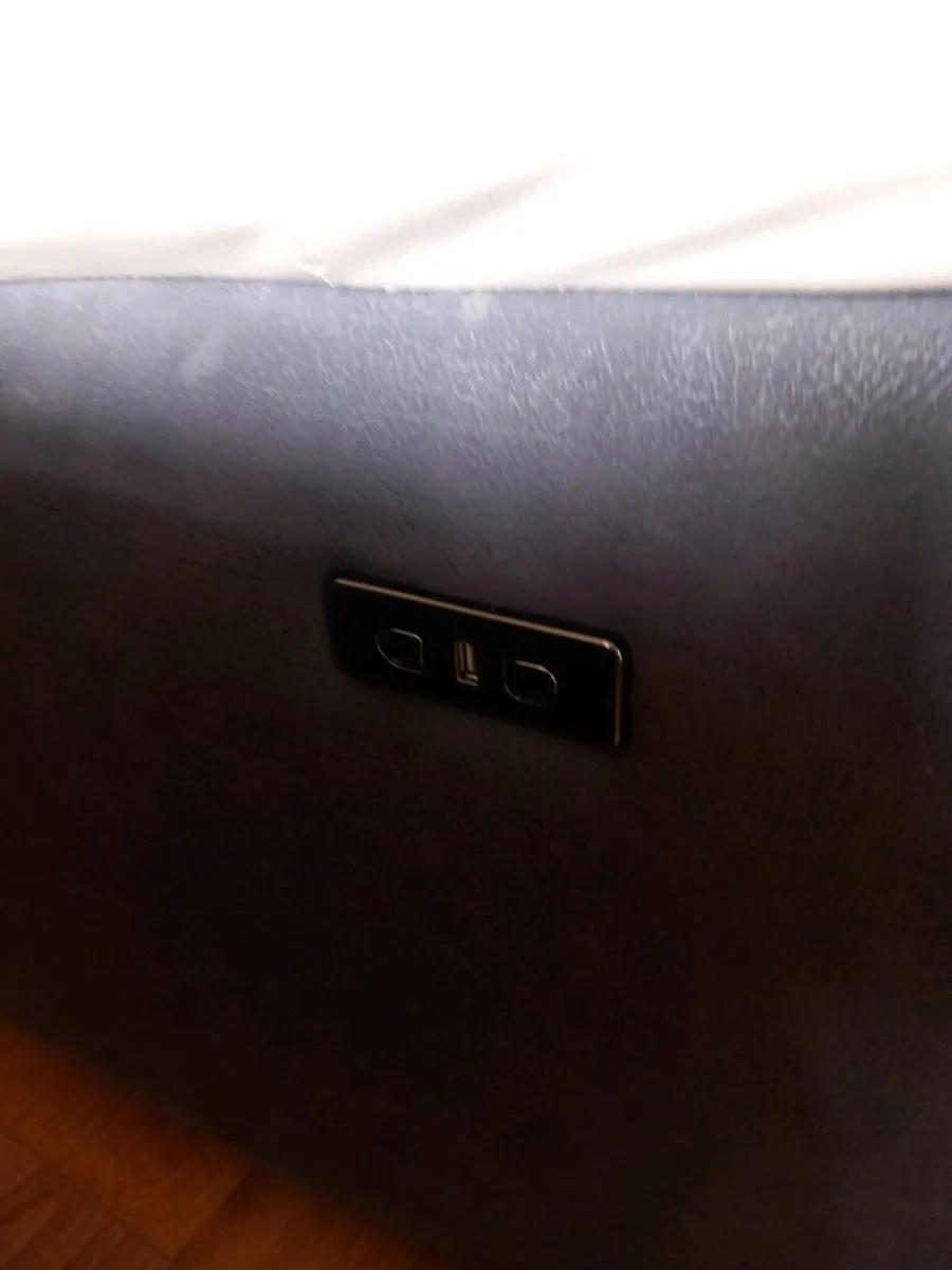 Electric recliners with usb quick sell - Image 3