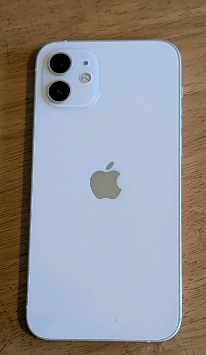 IPhone 12 in mint condition - Image 2
