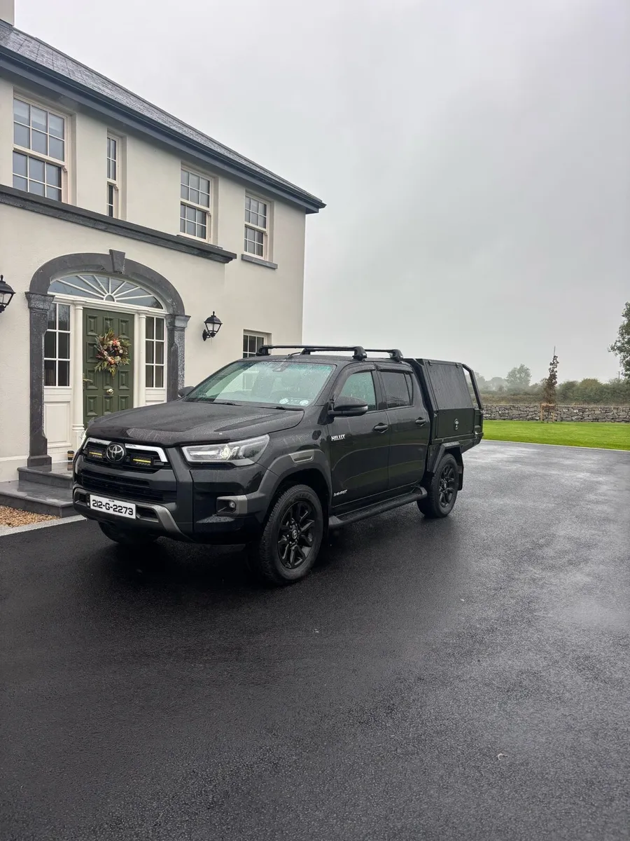 Toyota Hilux Invincible 2.8 Automatic - Image 1