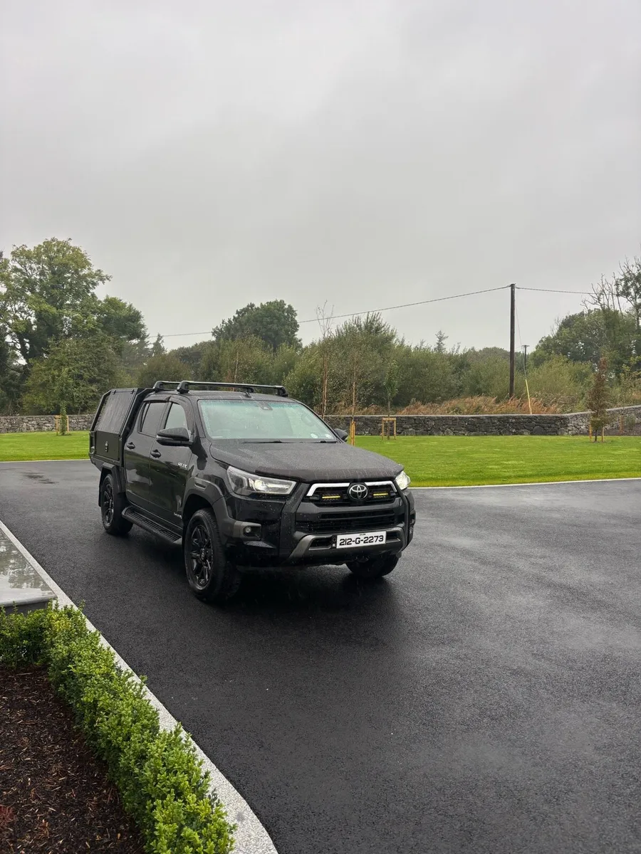 Toyota Hilux Invincible 2.8 Automatic - Image 2