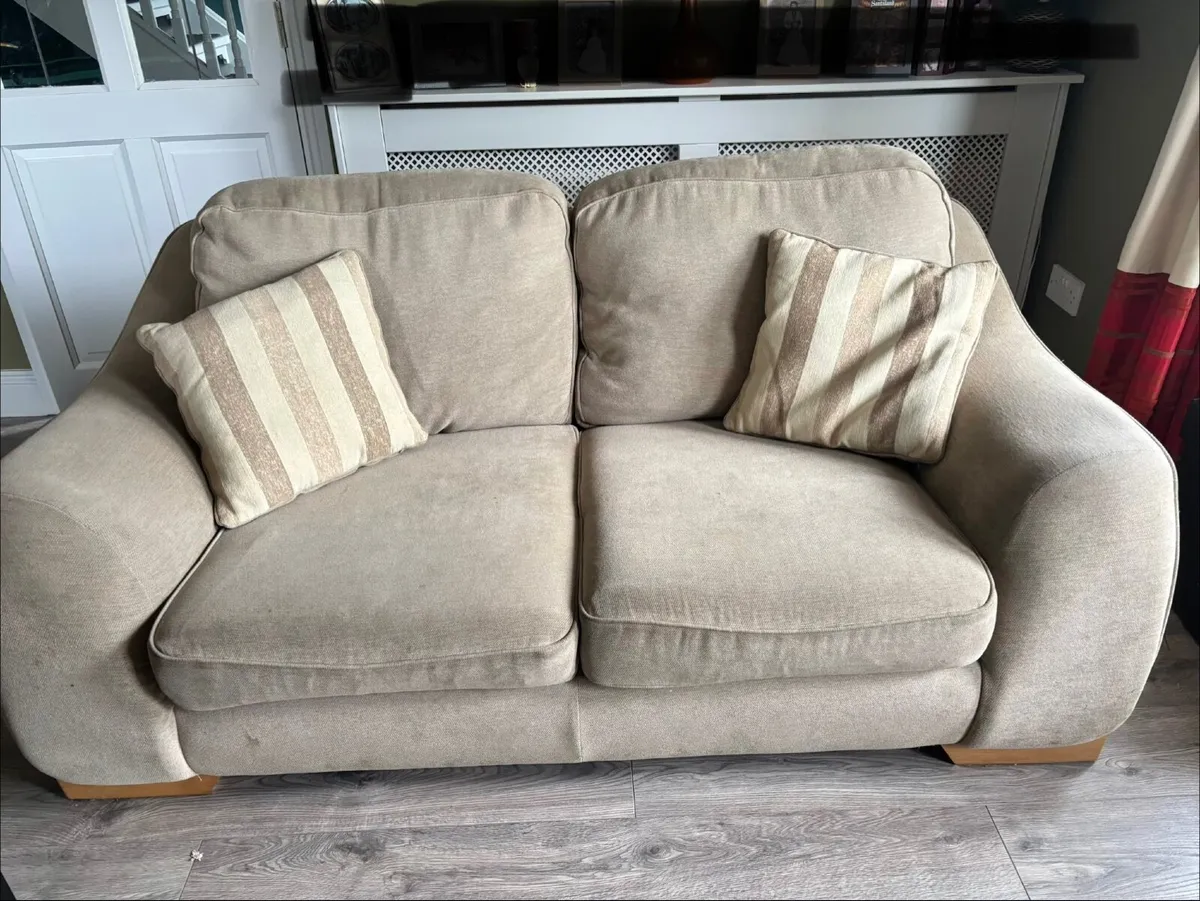 3+2 seater couch - Image 3