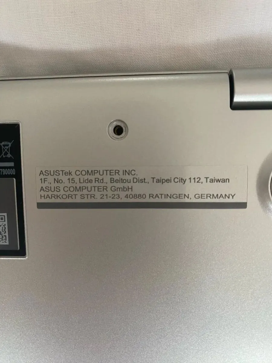 ASUS Chromebook in absolutely brand new condition - Image 4