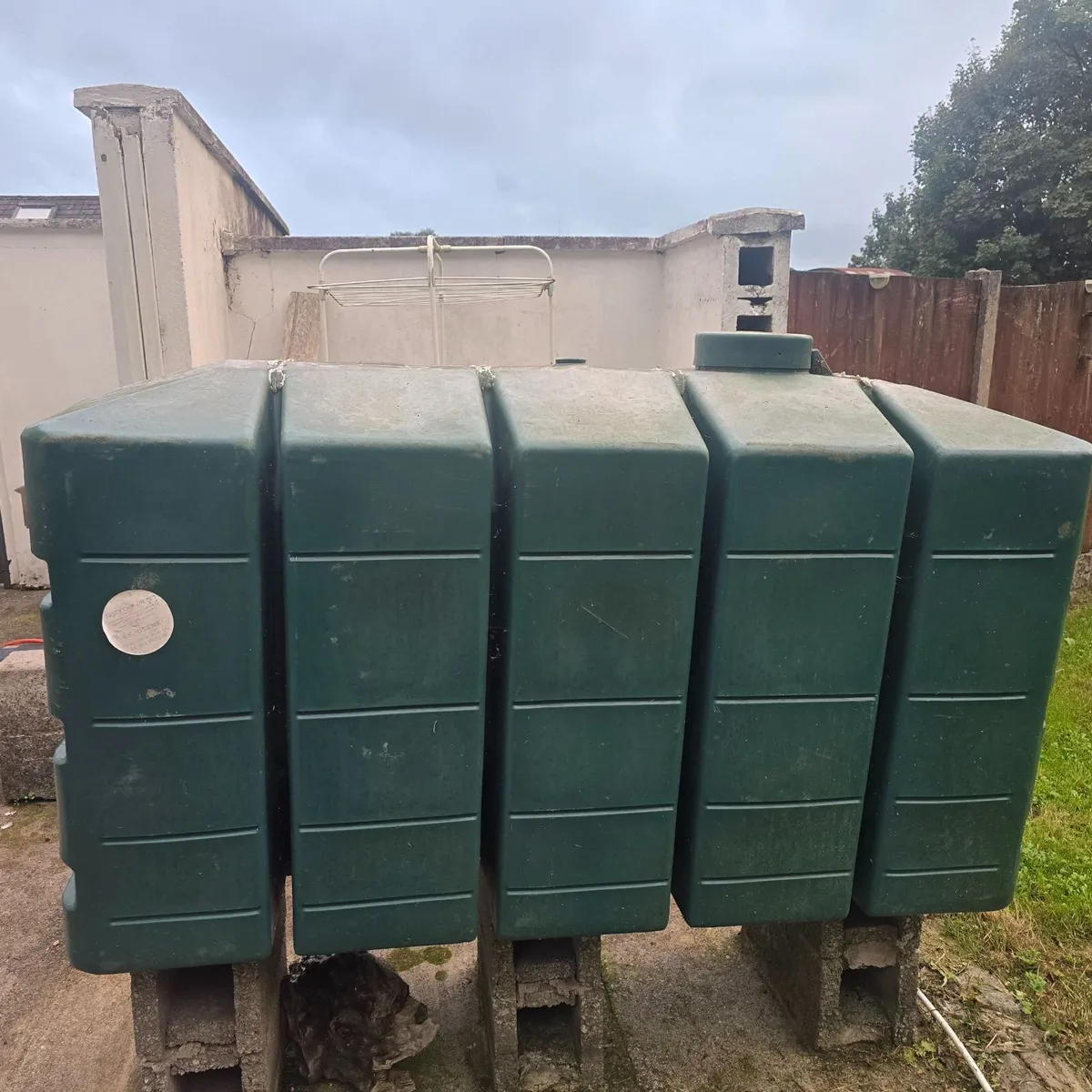 Oil tank