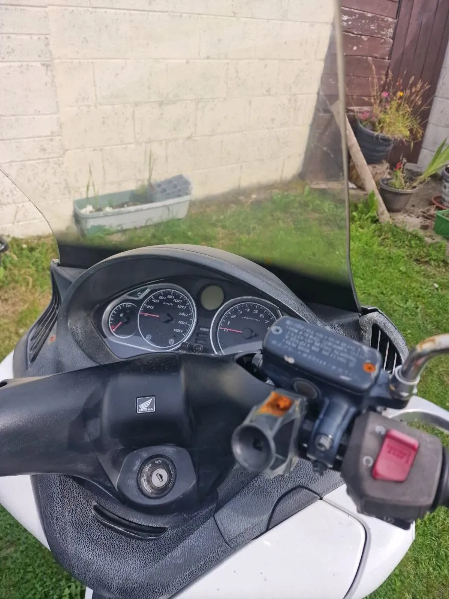 Honda silver wing 400cc - Image 4