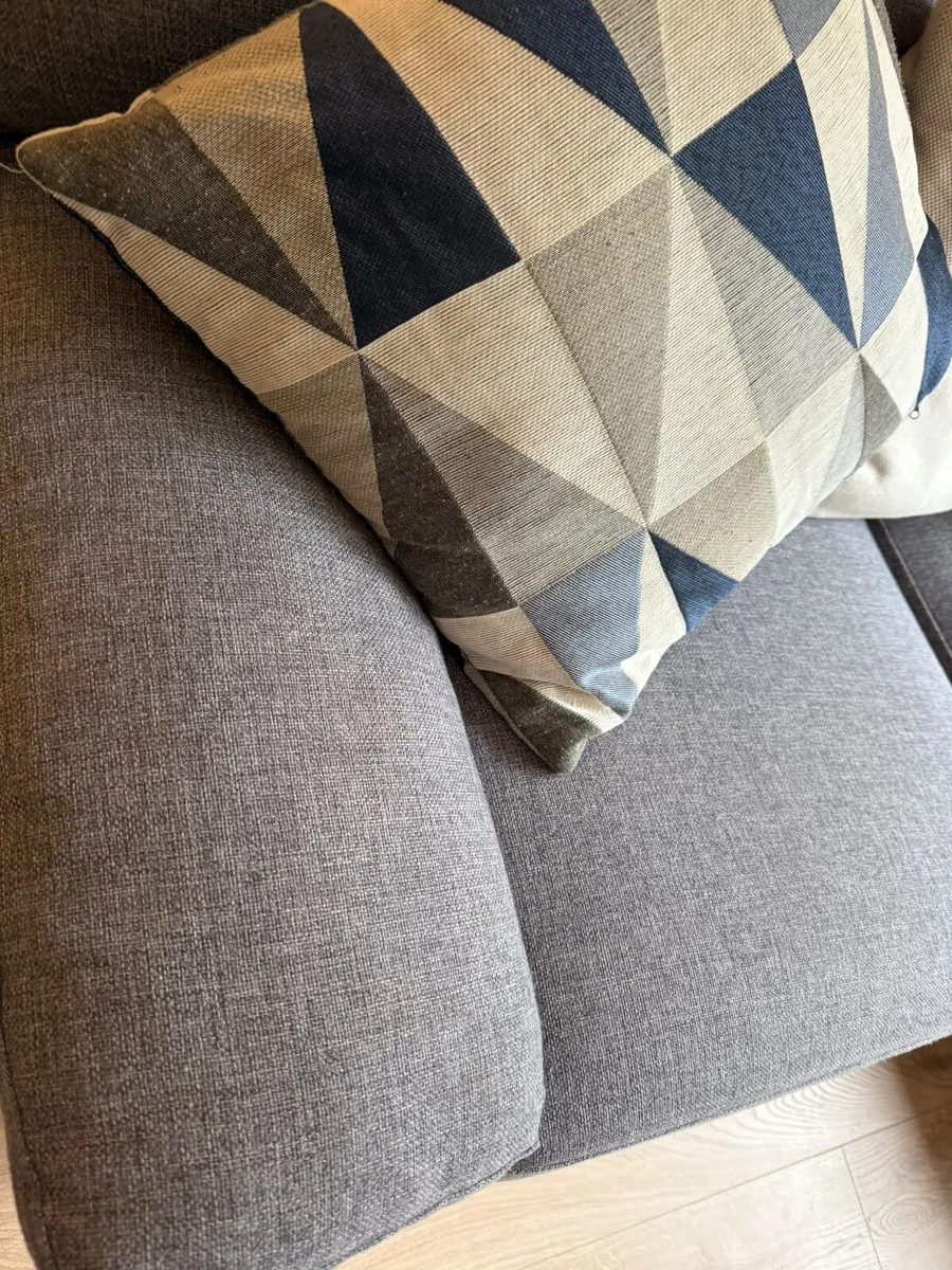 Beautiful gray , 3 seater sofa, like new - Image 3