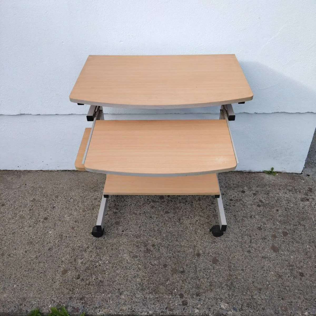 Computer Table - Image 1