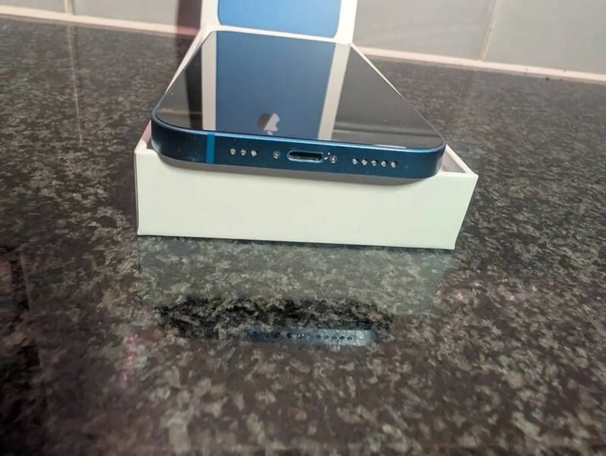 apple iPhone 13 - Image 4