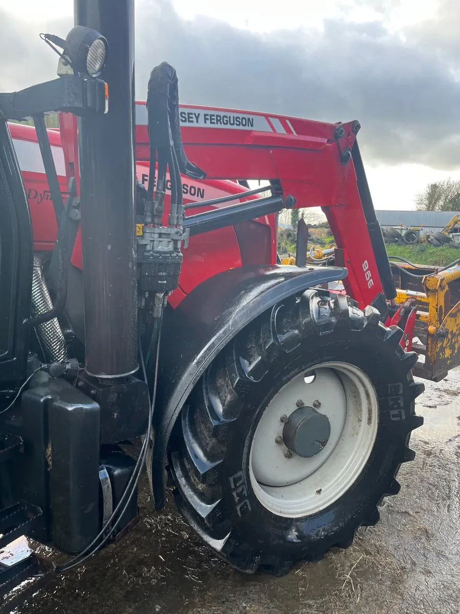 MF 956 loader - Image 2