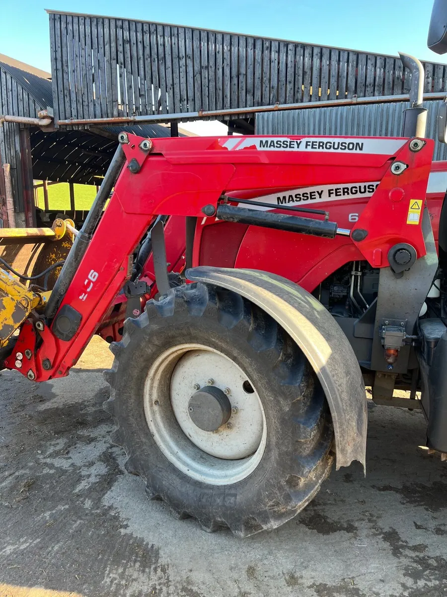 MF 956 loader - Image 1