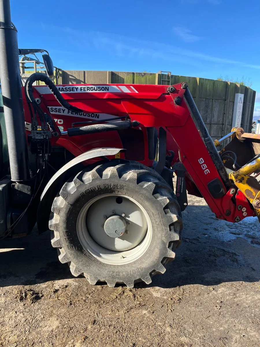 MF 956 loader - Image 3