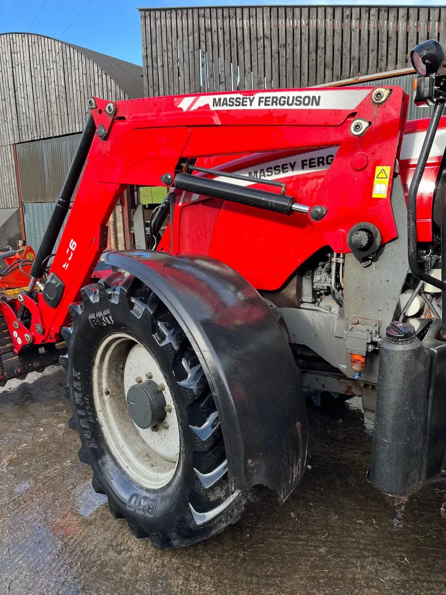 MF 956 loader - Image 4